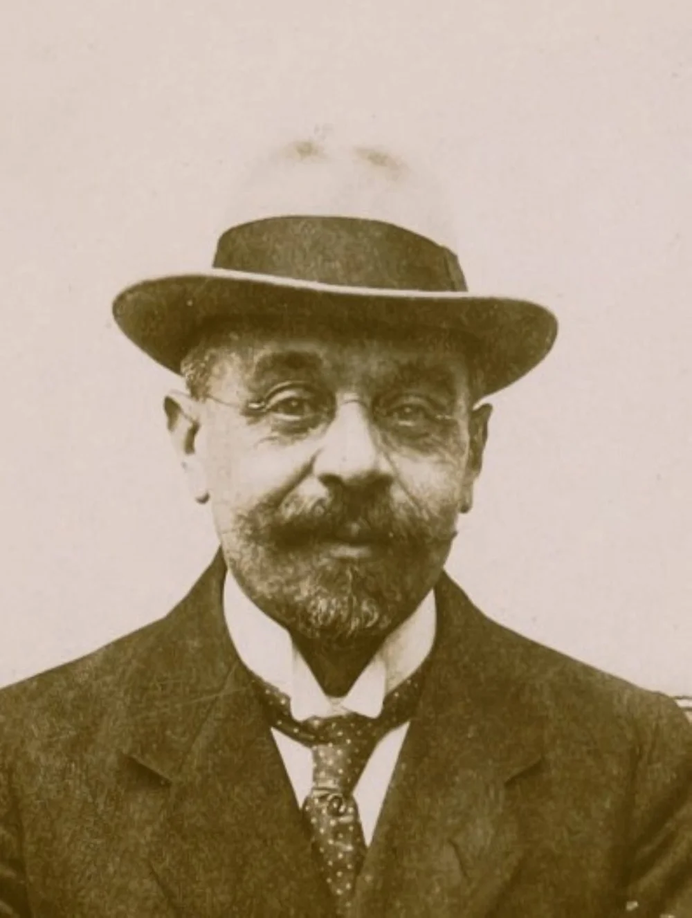 Herstelde historische foto — voor restauratie